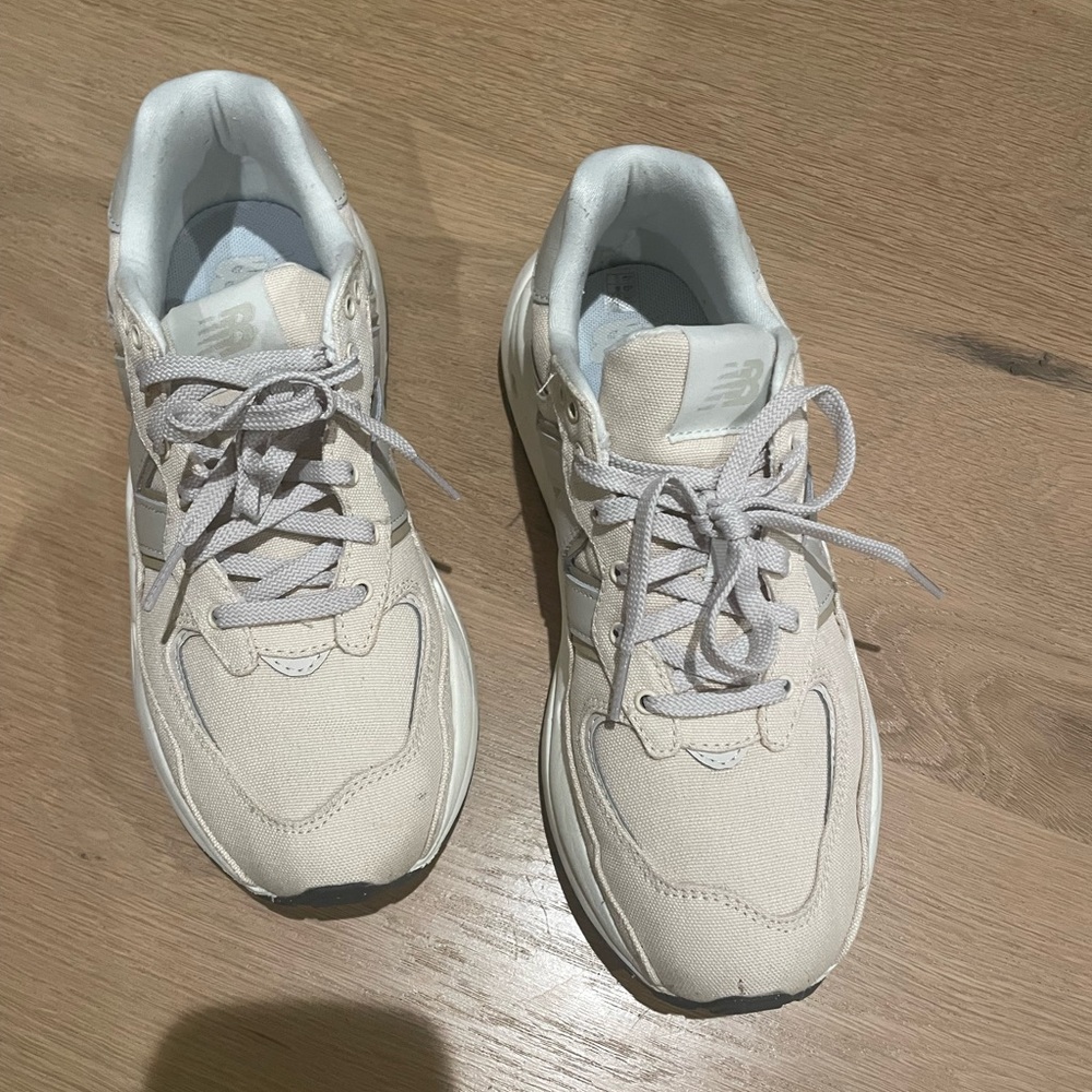 New Balance 5740 women’s size 8